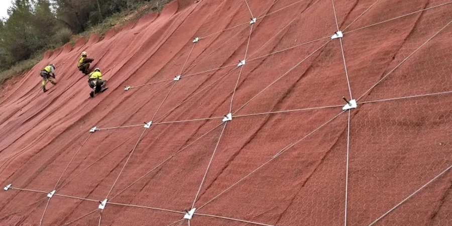 Análisis de Estabilidad de Taludes en Valparaíso: Ingeniería Frente al Cerro